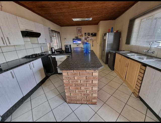 3 BEDROOM HOUSE FOR SALE IN GENL ALBERTS PARK